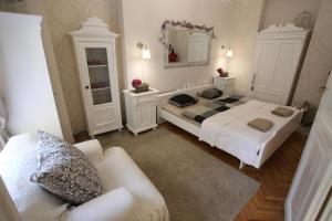 Posteľ alebo postele v izbe v ubytovaní Vintage Apartment at Basilica
