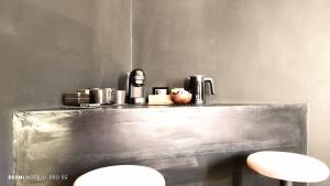 Příslušenství pro přípravu čaje a kávy v ubytování Matilde Rooms