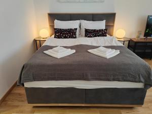 Кровать или кровати в номере S15 Studio Apartment FREE PARKING