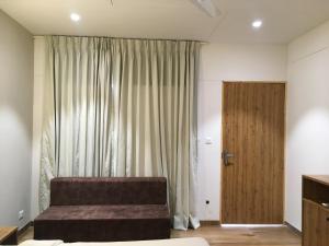 VITS Daman Devka Beach的休息区