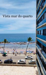 - Vistas a la playa desde un edificio en Belíssimo apartamento vista mar deslumbrante na Barra! Direto na praia e no circuito do Carnaval de Salvador., en Salvador