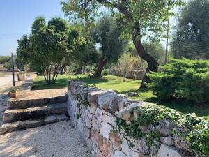 Aed väljaspool majutusasutust Trulli Santa Maria Odegitria Relais