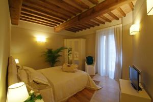 Ένα ή περισσότερα κρεβάτια σε δωμάτιο στο Borgo Canalicchio Di Sopra Relais