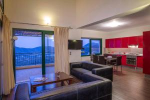 A kitchen or kitchenette at Villa Rigani