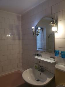 a bathroom with a sink and a mirror and a tub at Cabana Fantanita cu Brazi in Poiana Brasov