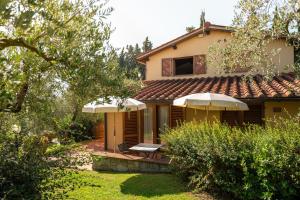 A garden outside Agriturismo Vecchio Borgo Di Inalbi