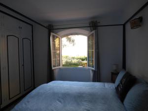 A bed or beds in a room at Apartment Cézanne with heated pool and private garden