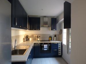 A kitchen or kitchenette at Apartment Cézanne with heated pool and private garden