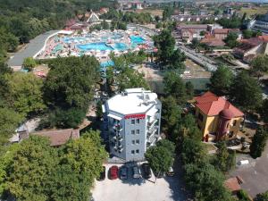 Bazén v ubytování Octogon nebo v jeho okolí
