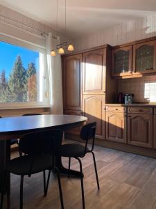 a kitchen with a table and chairs and a window at Monteurhaus Osnabrück Lüstringen in Osnabrück