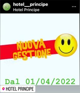 un signe pour un hôtel avec un visage dans l'établissement Hotel Principe, à Pietra Ligure