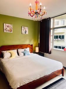 Łóżko lub łóżka w pokoju w obiekcie Baan Nilawan Hua Hin Hotel