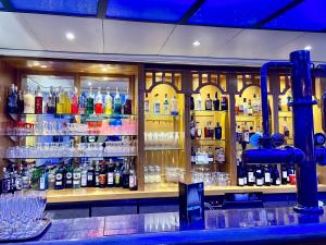 Lounge nebo bar v ubytování Holiday Inn Calais Coquelles by IHG