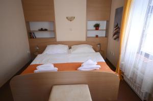 Postel nebo postele na pokoji v ubytování Hotel Paradies