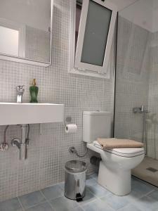 A bathroom at Dream House Ioannina