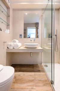 a bathroom with a toilet and a sink and a shower at Brand new studio flat in the heart of Notting Hill in London