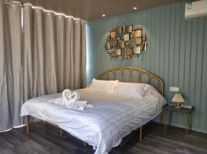 Giường trong phòng chung tại Billina Private Boutique Garden Cottage