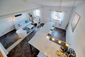 Posedenie v ubytovaní IMMOGROOM - Refurbished - Sea view - Wifi - Air conditioning + 25 fotografií