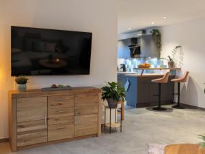 TV a/nebo společenská místnost v ubytování ApartSchön