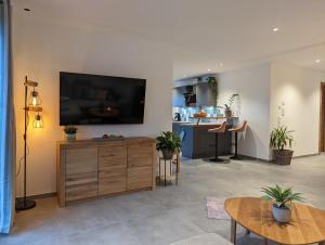 TV a/nebo společenská místnost v ubytování ApartSchön