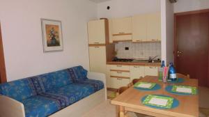 A kitchen or kitchenette at Three-room apartment with swimming pool in the nearby of the renowned spa