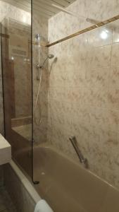 Koupelna v ubytování Käfernberg - Weinhotel + 37 fotografií
