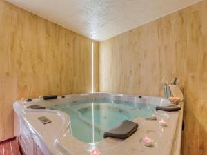 a jacuzzi tub in a room with wooden walls at Apartments Villa Kim in Jablanac