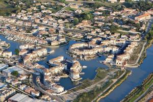 Výhľad na mesto Aigues-Mortes alebo výhľad na mesto priamo z dovolenkového domu