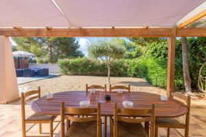 Κήπος έξω από το La Grande Auguière, villa familiale et spacieuse au cœur du vignoble et à 300m de la mer +22 φωτογραφίες