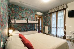 A bed or beds in a room at Residenza Il Fiore
