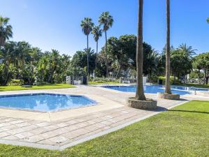Bazén v ubytování Amplio y luminoso apartamento en 1 línea playa nebo v jeho okolí