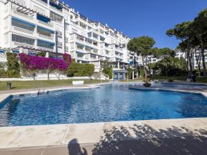 Bazén v ubytování Amplio y luminoso apartamento en 1 línea playa nebo v jeho okolí