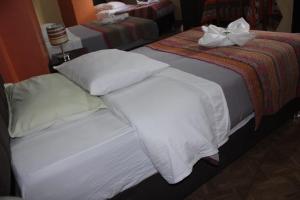 Postel nebo postele na pokoji v ubytování hostal Qorisonqo inn ollantaytambo