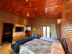 a bedroom with a bed and a tv in a room at Bem te quero Pipa- apt superior in Pipa