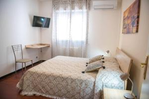 a bedroom with a bed and a window at Green D`Or B&B in Montone