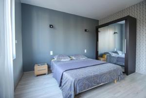 a bedroom with two beds and a large mirror at L'Ostalada in Albi