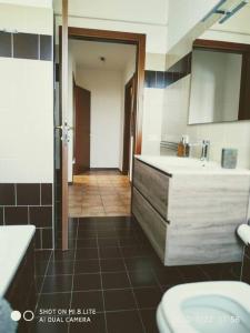 Et badeværelse på G&G Apartment + 46 billeder