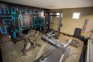 a gym with two exercise bikes and a wall with graffiti at Gelps Hotel in Rio Verde