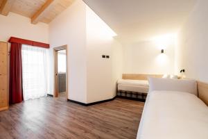 Postel nebo postele na pokoji v ubytování Albergo Garni Edy (B&B)
