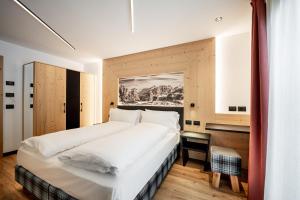 Postel nebo postele na pokoji v ubytování Albergo Garni Edy (B&B)