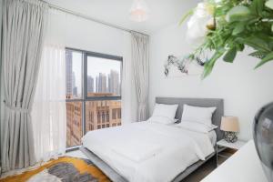 Fotografie z fotogalerie ubytování Luxurious 2 bedroom + Maid room Apartment with Burj Khalifa View v Dubaji
