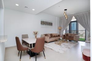 Fotografie z fotogalerie ubytování Luxurious 2 bedroom + Maid room Apartment with Burj Khalifa View v Dubaji