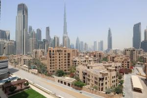 Fotografie z fotogalerie ubytování Luxurious 2 bedroom + Maid room Apartment with Burj Khalifa View v Dubaji