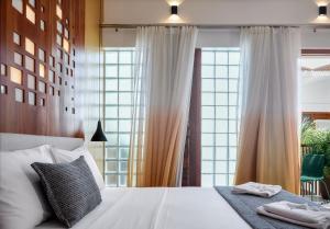 Een bed of bedden in een kamer bij Villa Nautica Boutique Hotel
