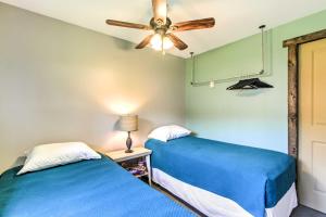 A bed or beds in a room at Lake Pepin Cottage with Patio - Walk to the Marina!