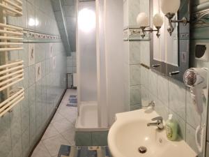 Kúpeľňa v ubytovaní Apartament AGA13 + 15 fotografií