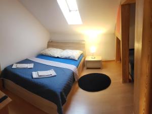 Posteľ alebo postele v izbe v ubytovaní Apartament AGA13