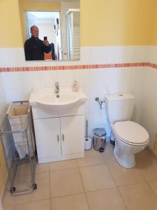 Koupelna v ubytování Charming 1-Bed Apartment in Oradour-Fanais