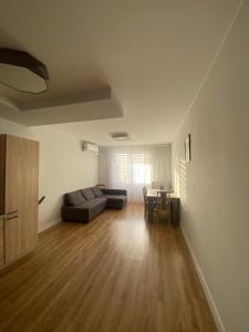 a living room with a couch and a table at Fajny apartament z parkingiem, obok metra. in Warsaw