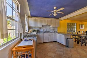 Kuchyň nebo kuchyňský kout v ubytování Oceanview Culebra Escape with Balcony - Walk to Town + 16 fotografií